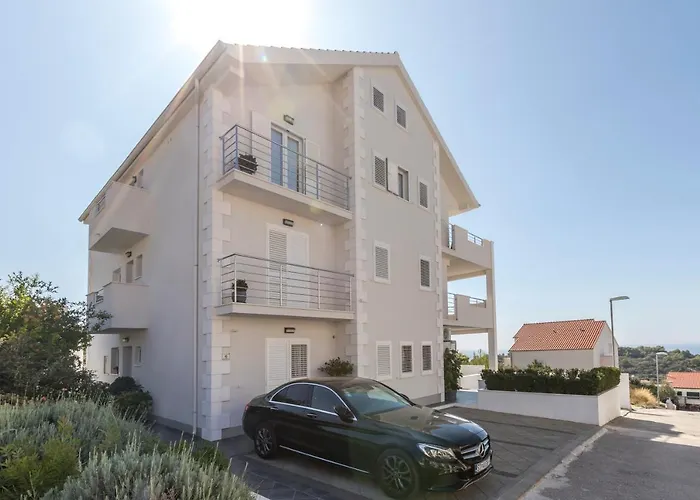 赫瓦尔德鲁克西公寓酒店 3*