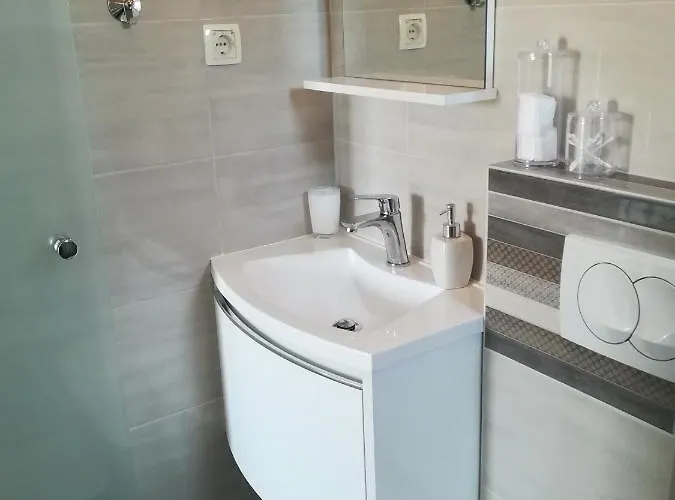 Konukevi Hvar De Luxe 3*