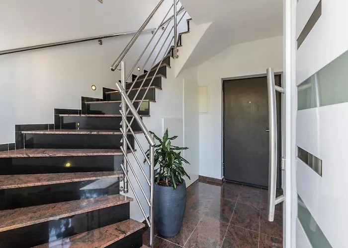 Konukevi Hvar De Luxe 3*