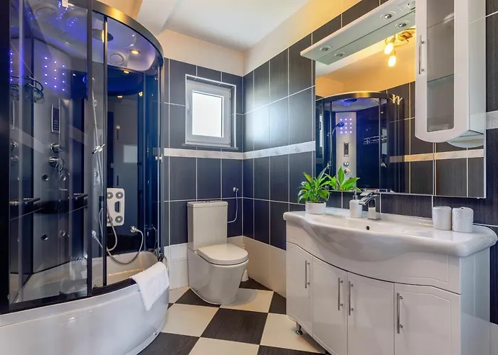 Konukevi Hvar De Luxe 3*